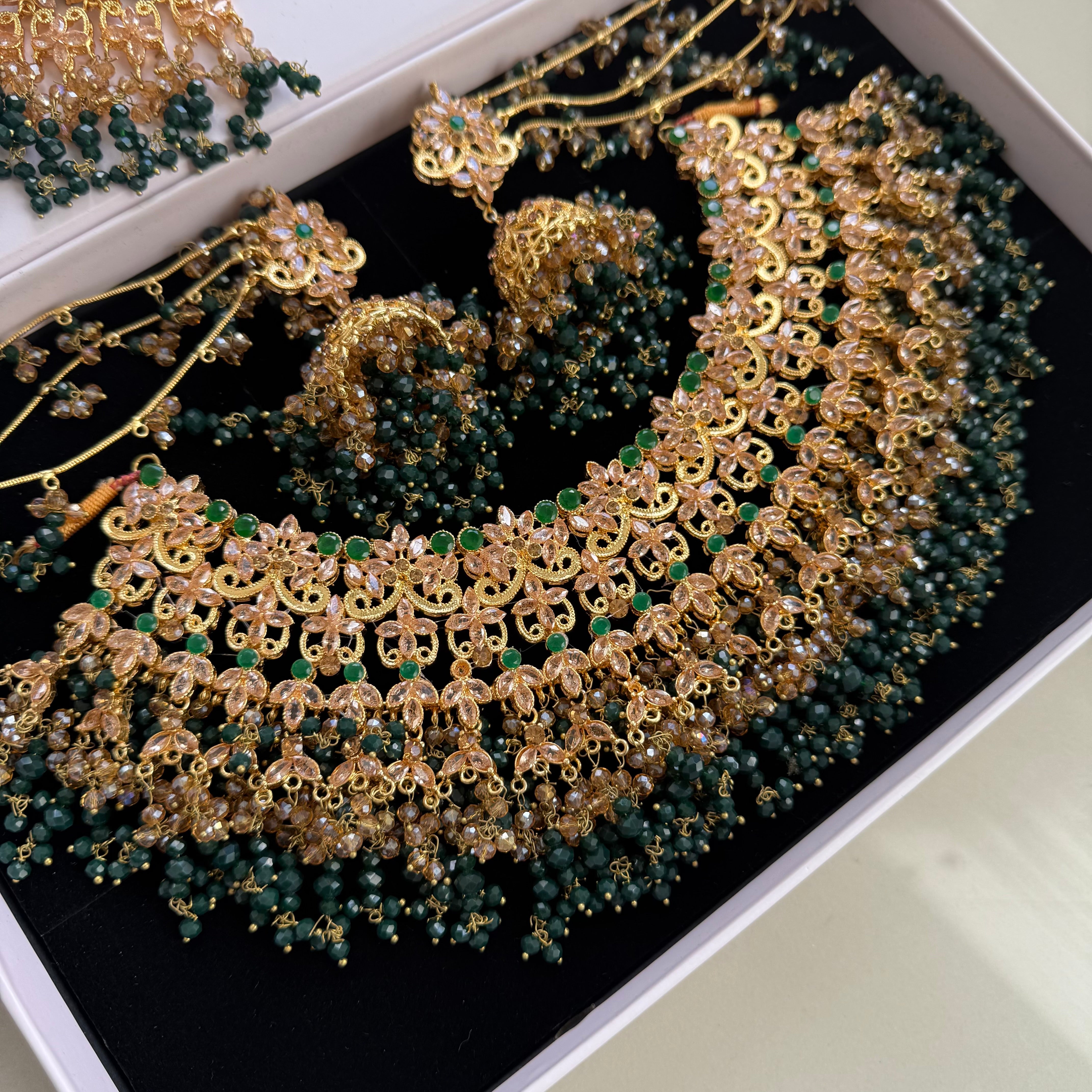 Hoorain Necklace Set