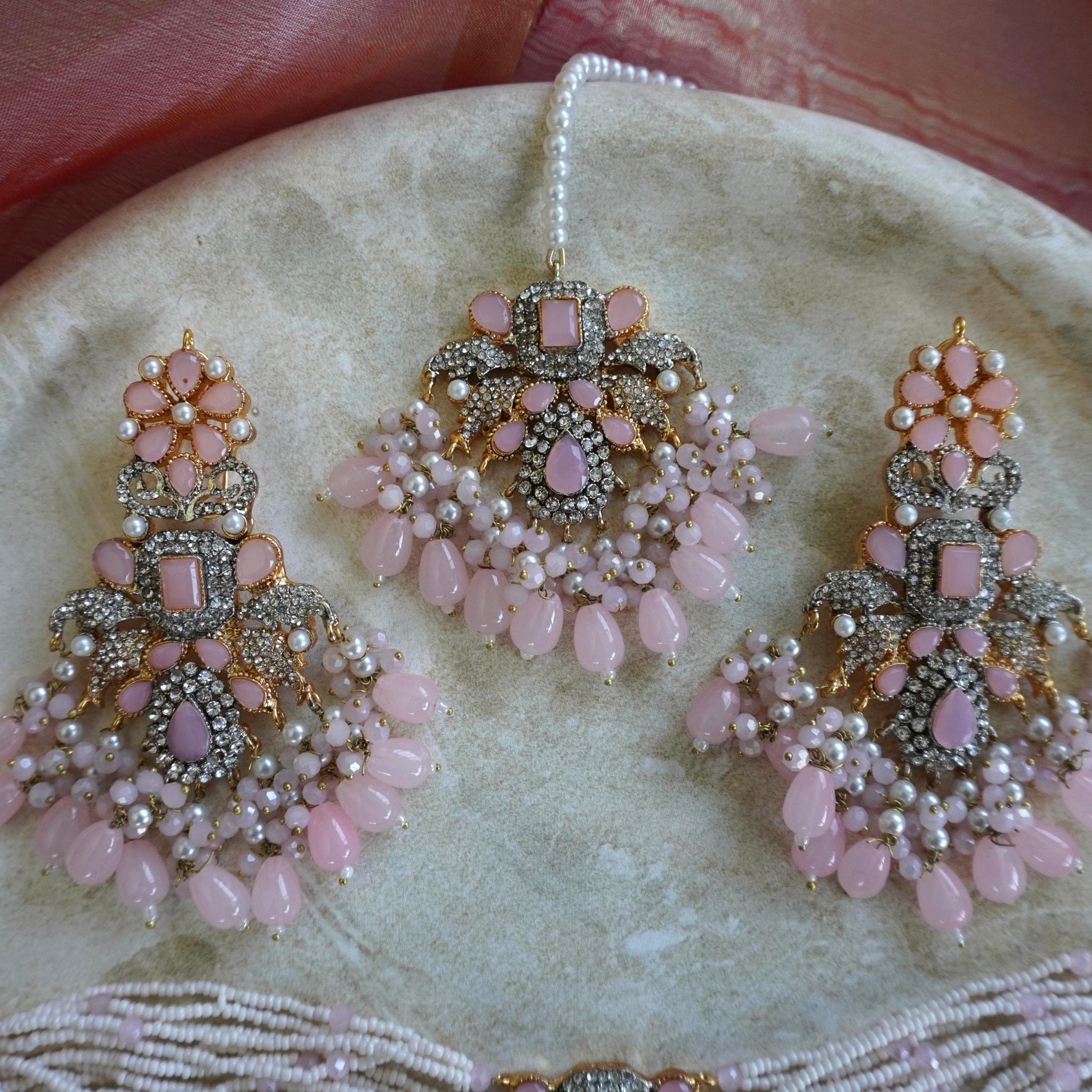 Almirah Pearl Choker Set
