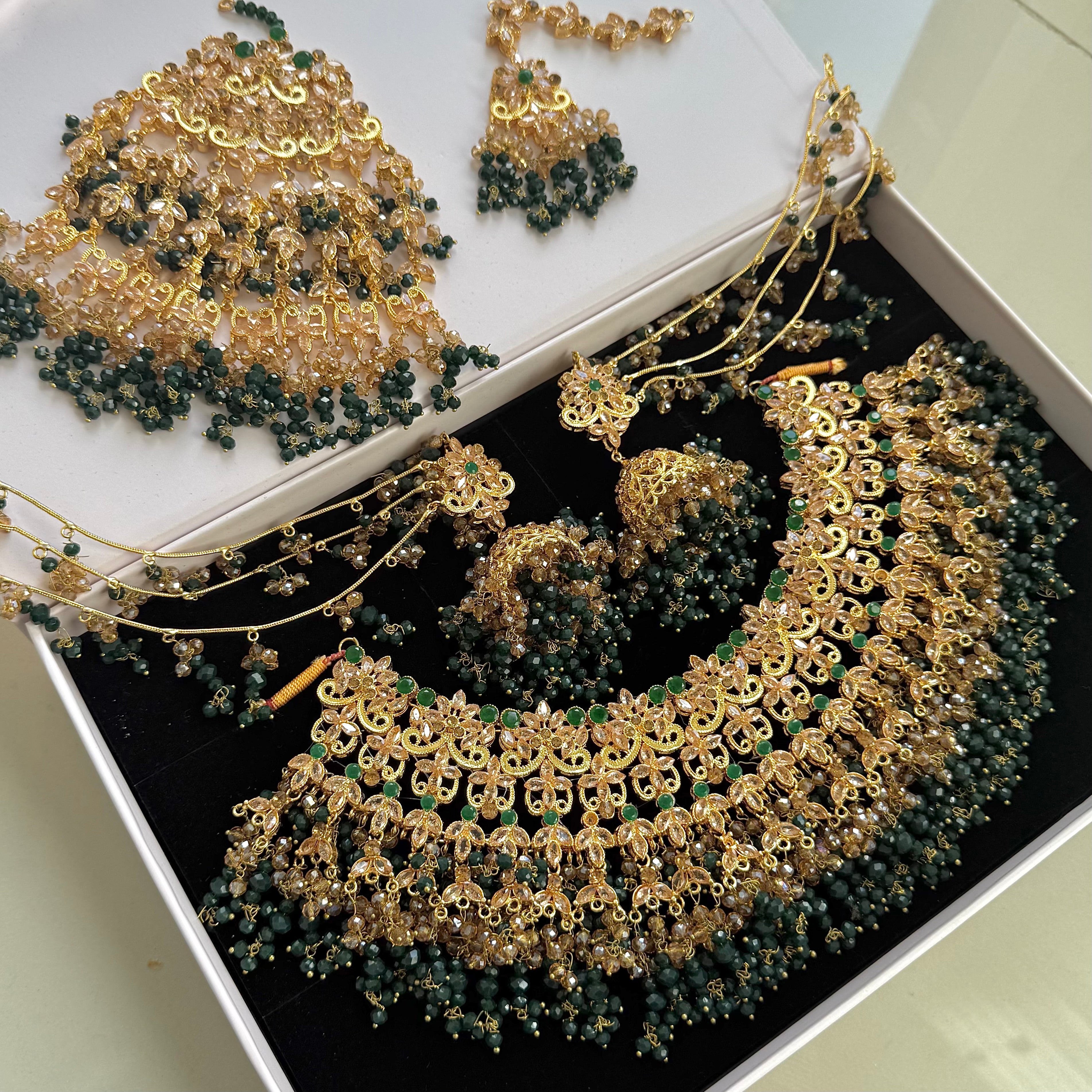 Hoorain Necklace Set