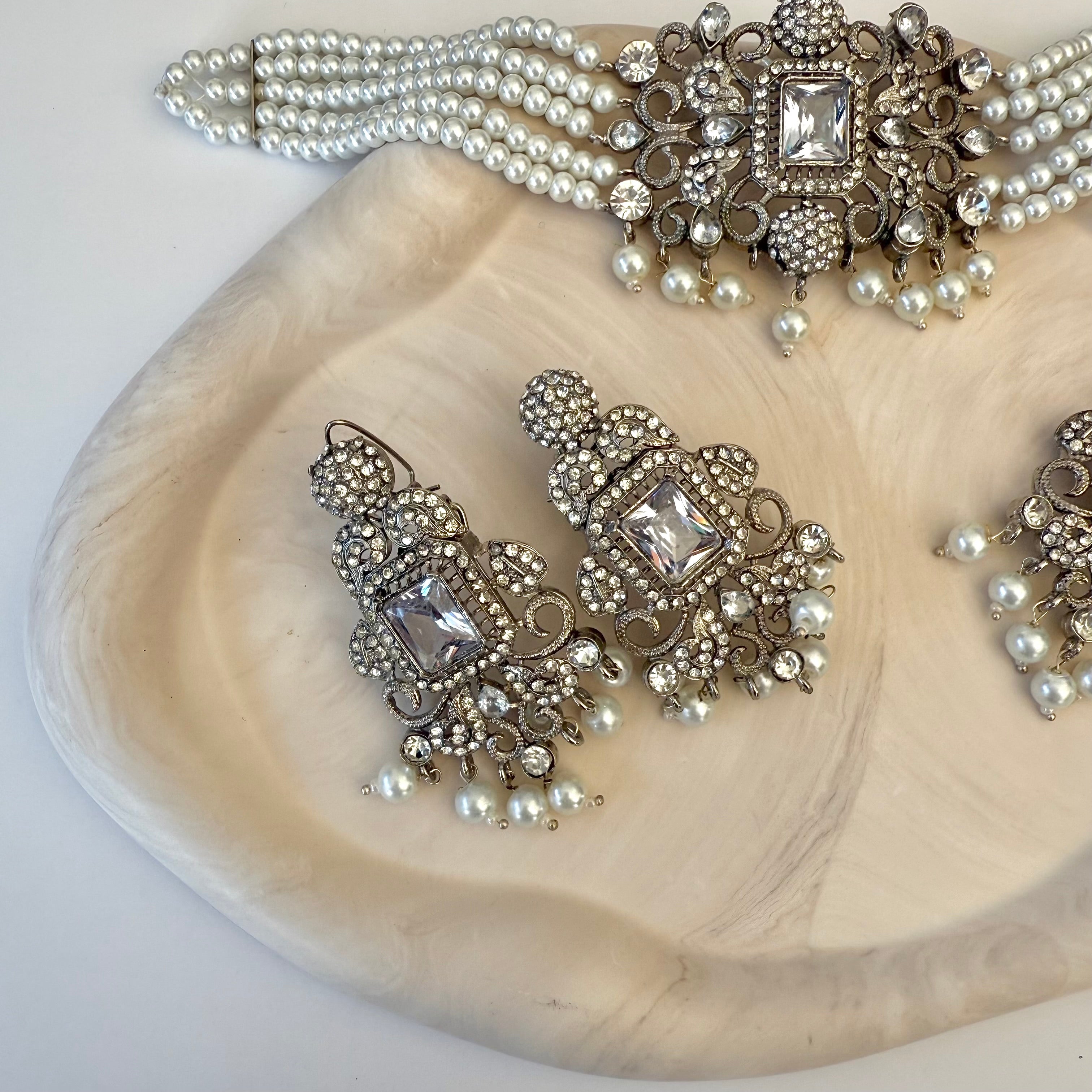 Inaya Choker Set