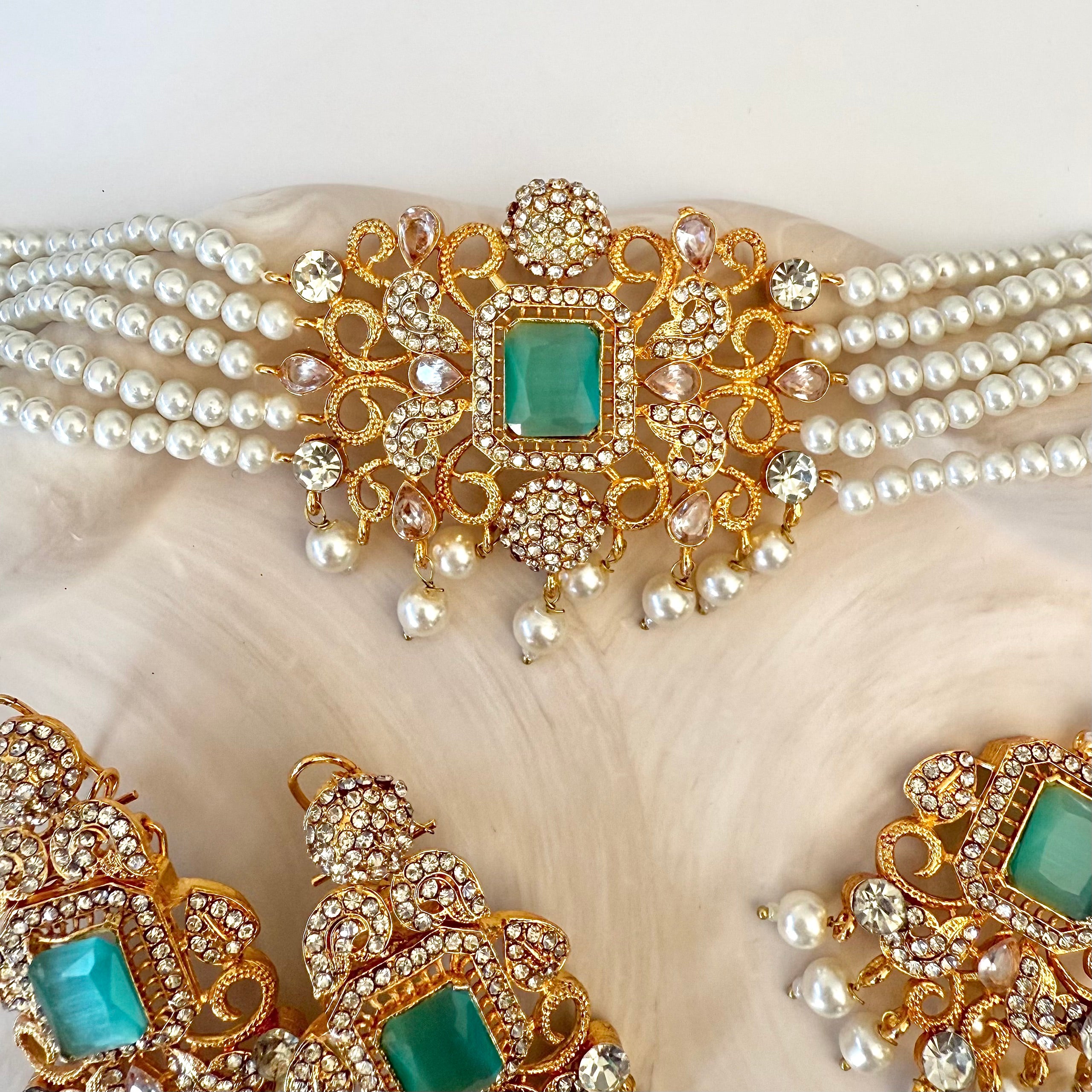 Inaya Choker Set