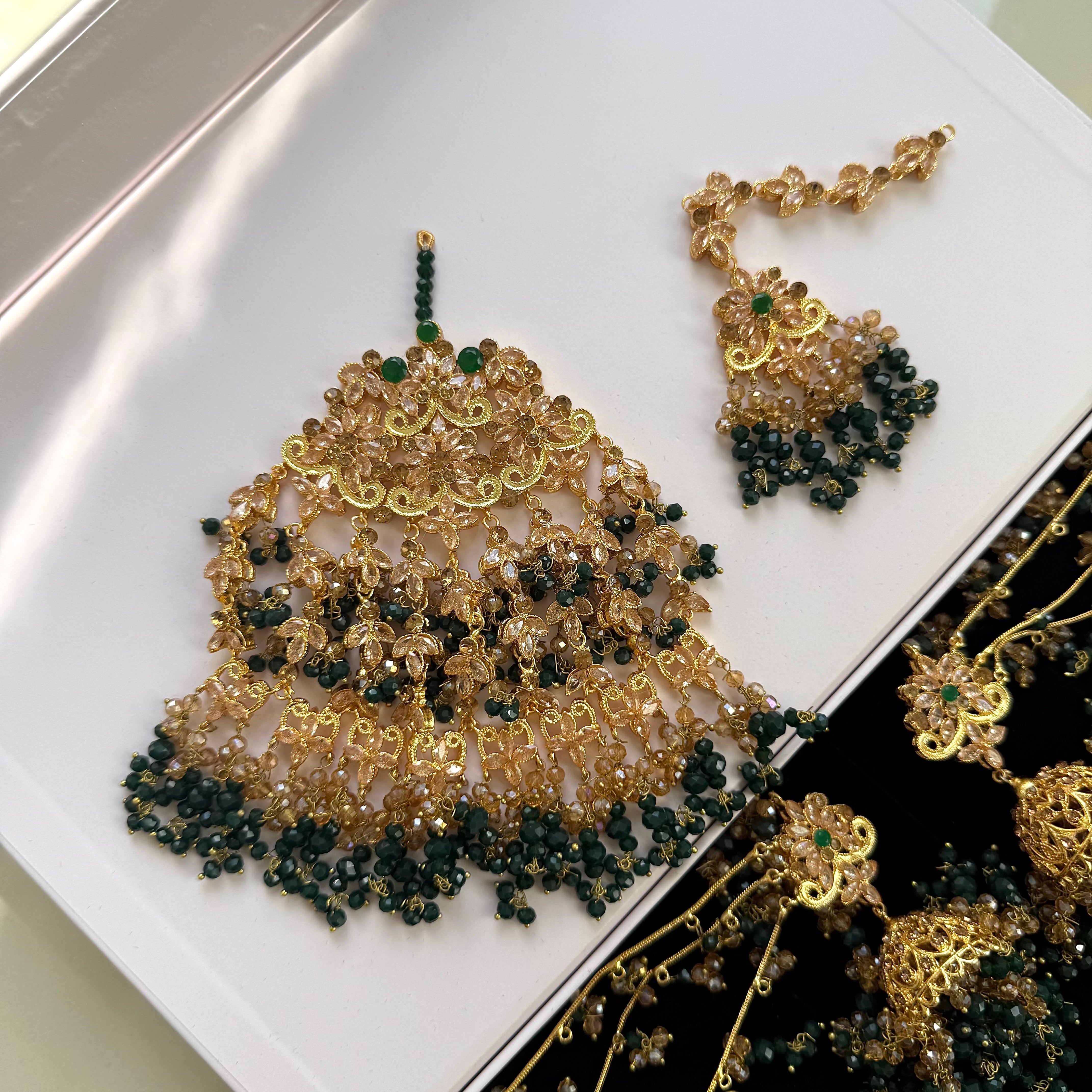 Hoorain Necklace Set