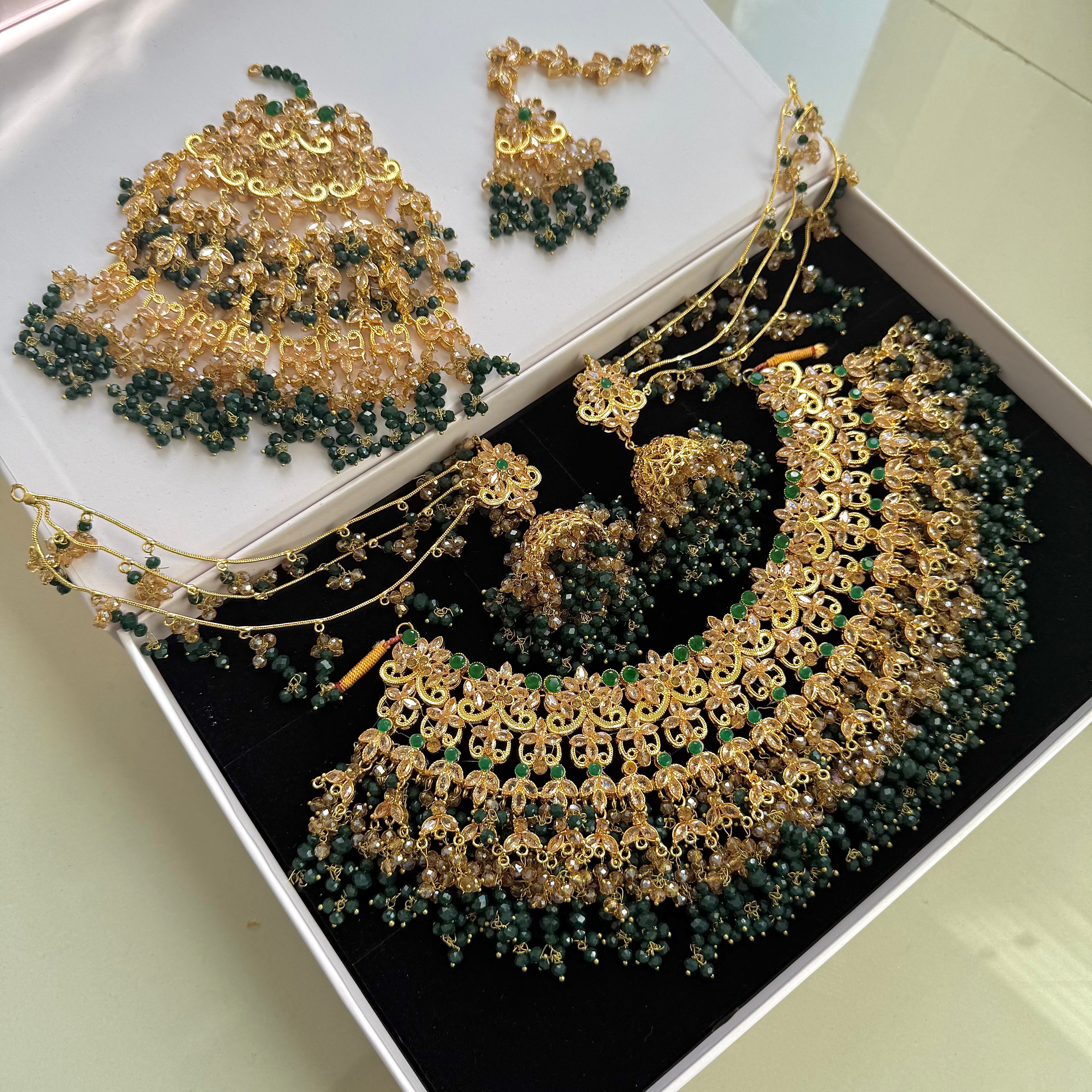 Hoorain Necklace Set