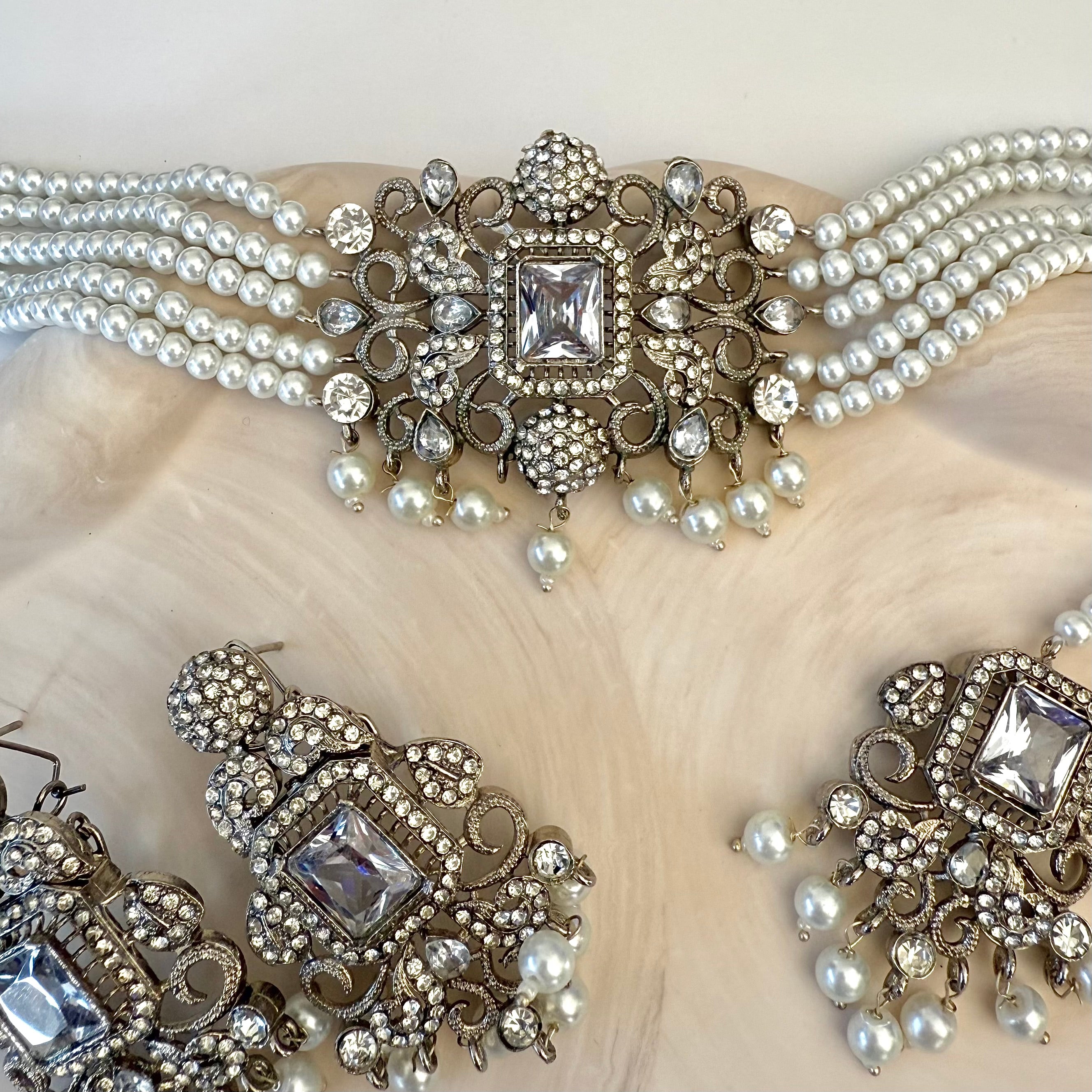 Inaya Choker Set