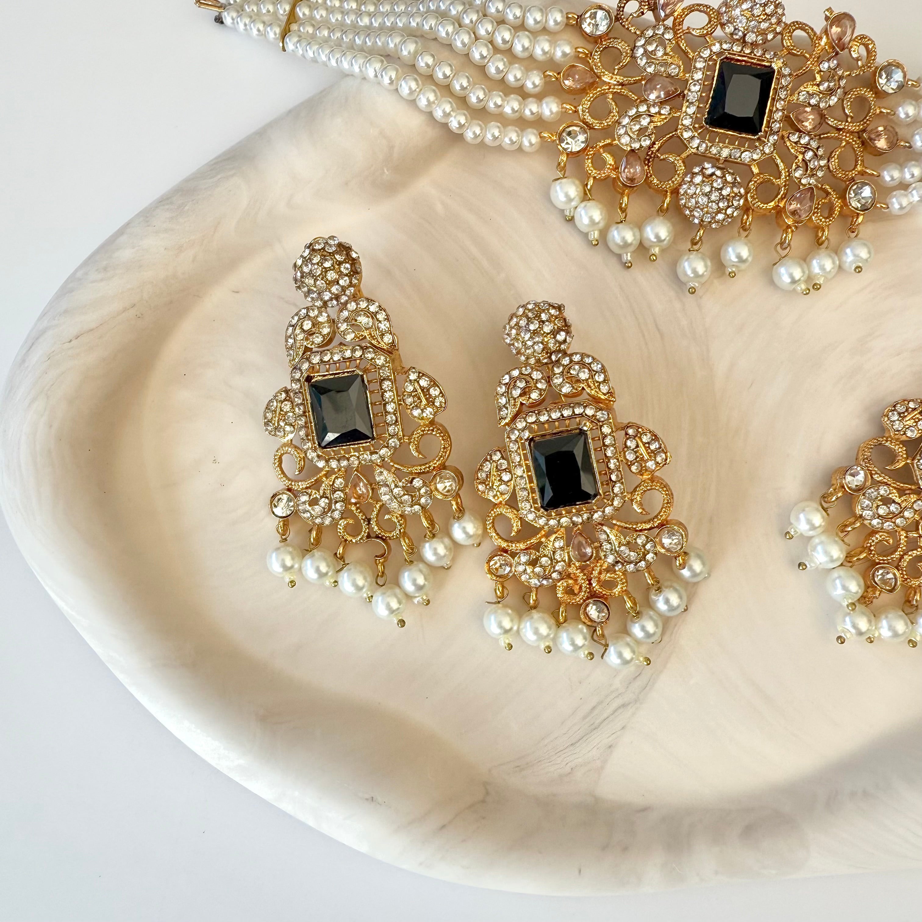 Inaya Choker Set
