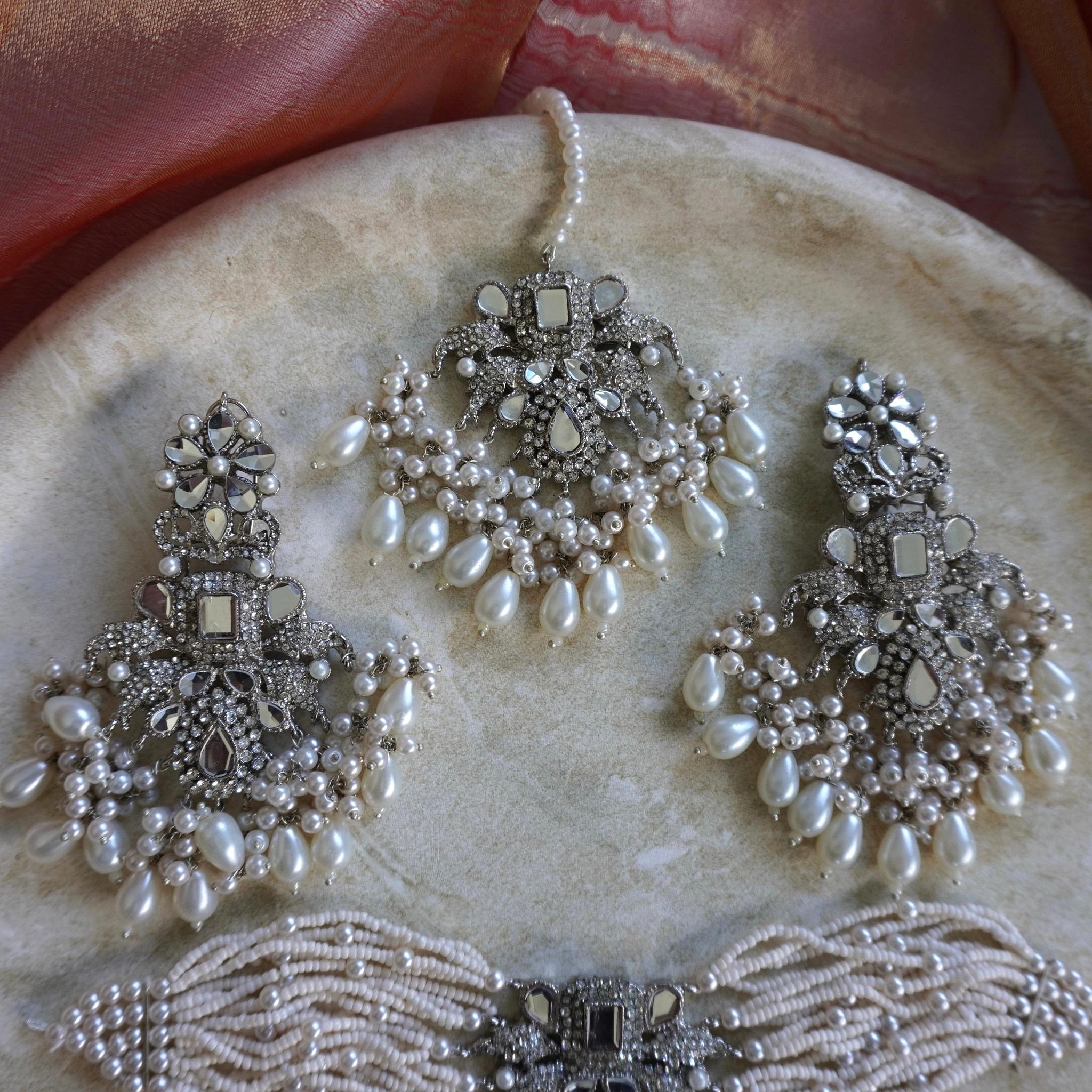 Almirah Pearl Choker Set