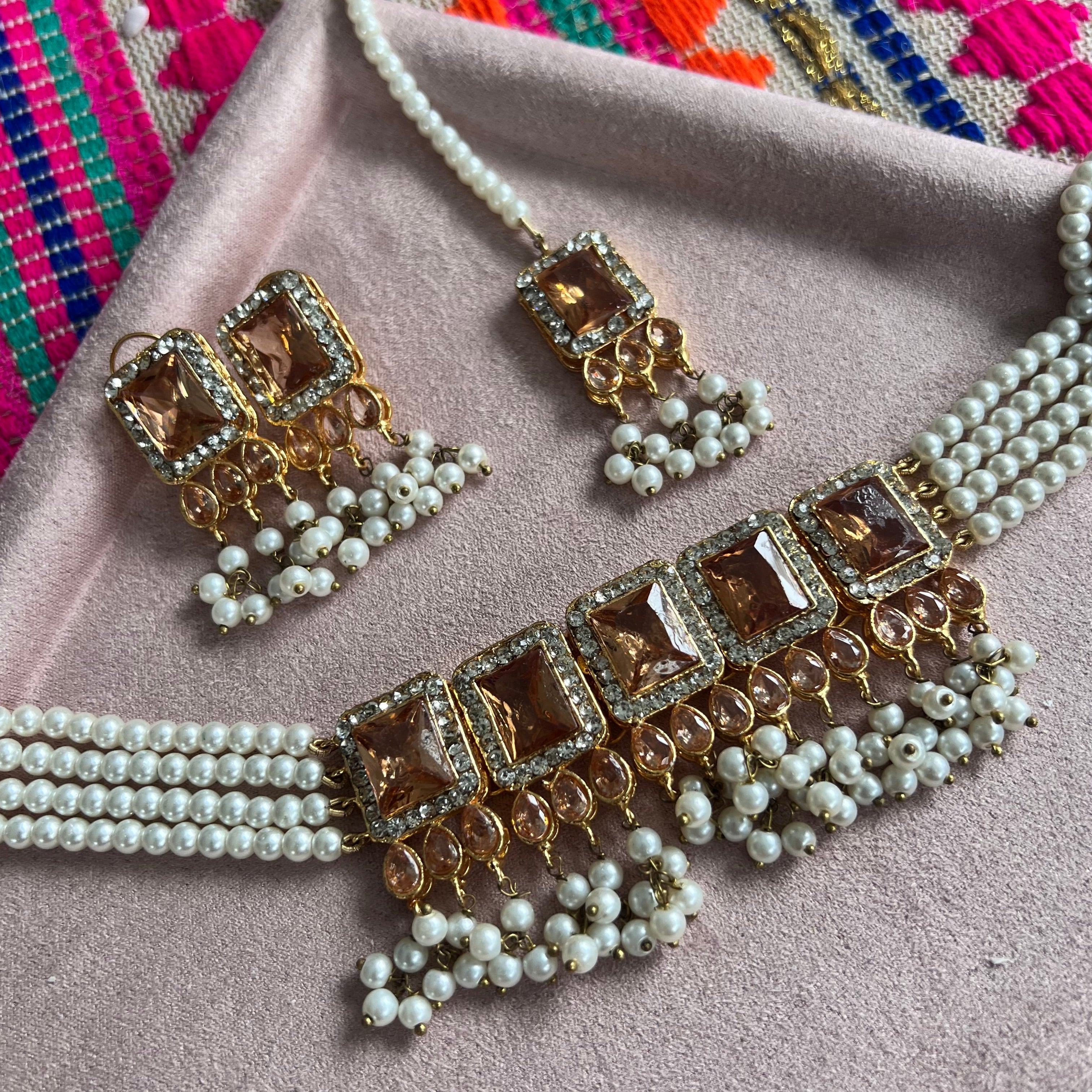 Amaya Choker Set