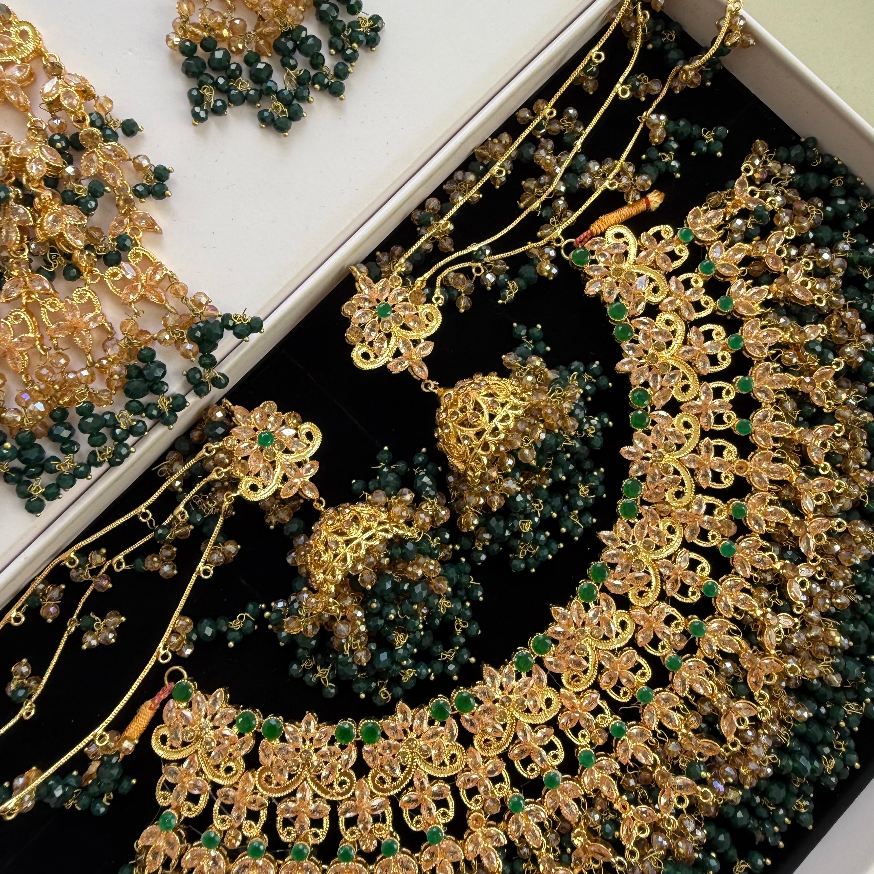 Hoorain Necklace Set